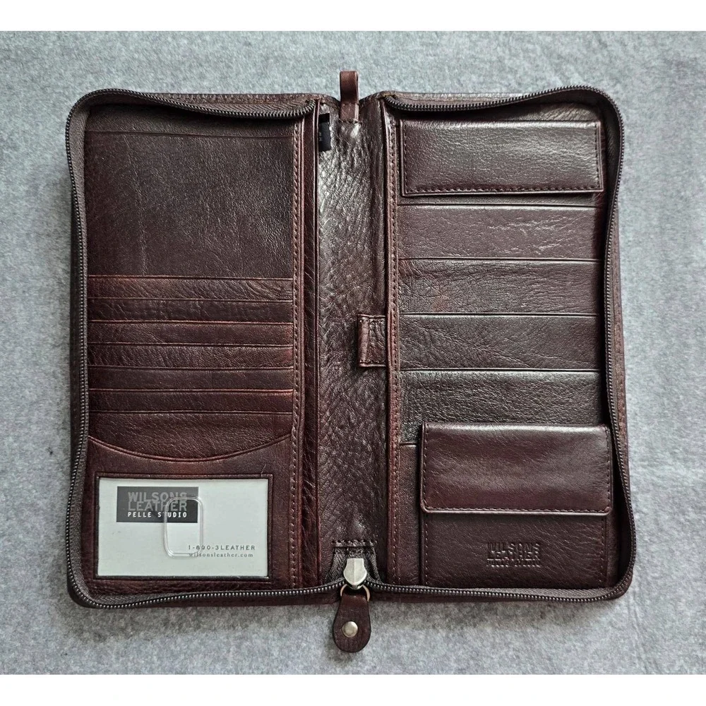 NWOT Wilsons Leather Pelle Studio brown leather zip-around travel organizer